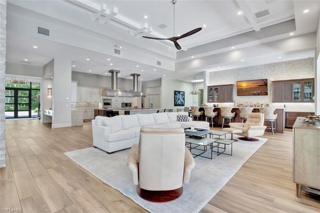 656 Hickory Rd, Naples, FL 34108-8