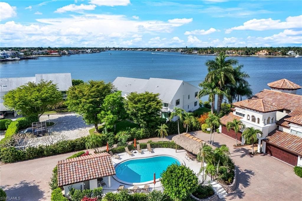 1309 Chesapeake Ave, Naples, FL 34102-38