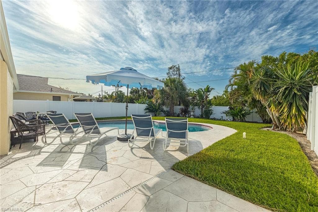 636 98th Ave N, Naples, FL 34108-19