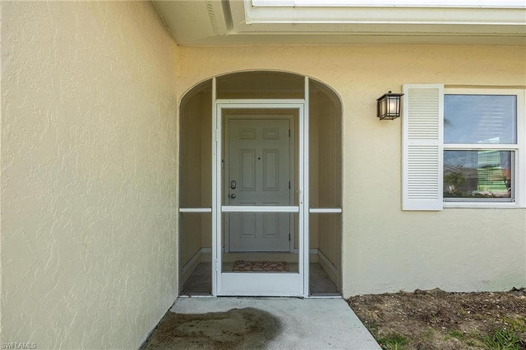 636 98th Ave N, Naples, FL 34108-23