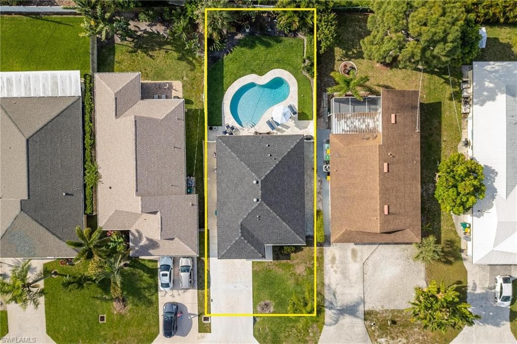 636 98th Ave N, Naples, FL 34108-24
