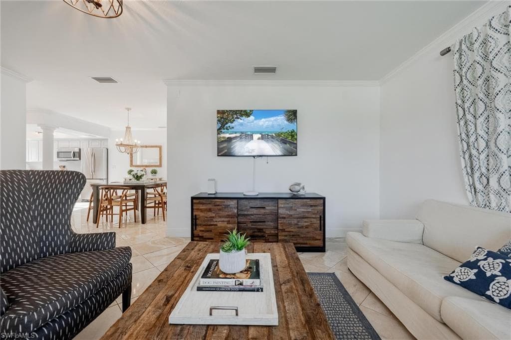 636 98th Ave N, Naples, FL 34108-4