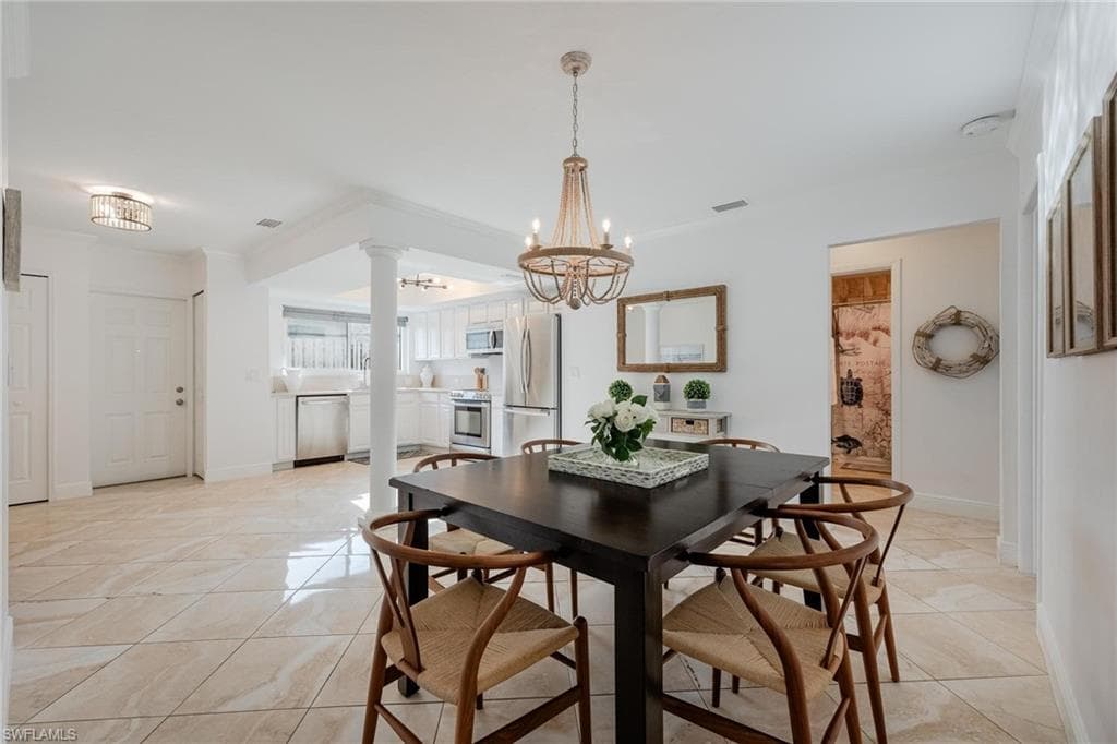 636 98th Ave N, Naples, FL 34108-6