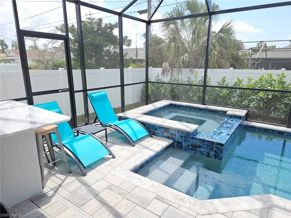 682 105th Ave N, Naples, FL 34108-18