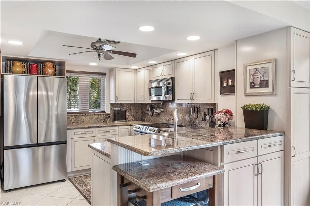 1661 Spoonbill Ln B, Naples, FL 34105-1