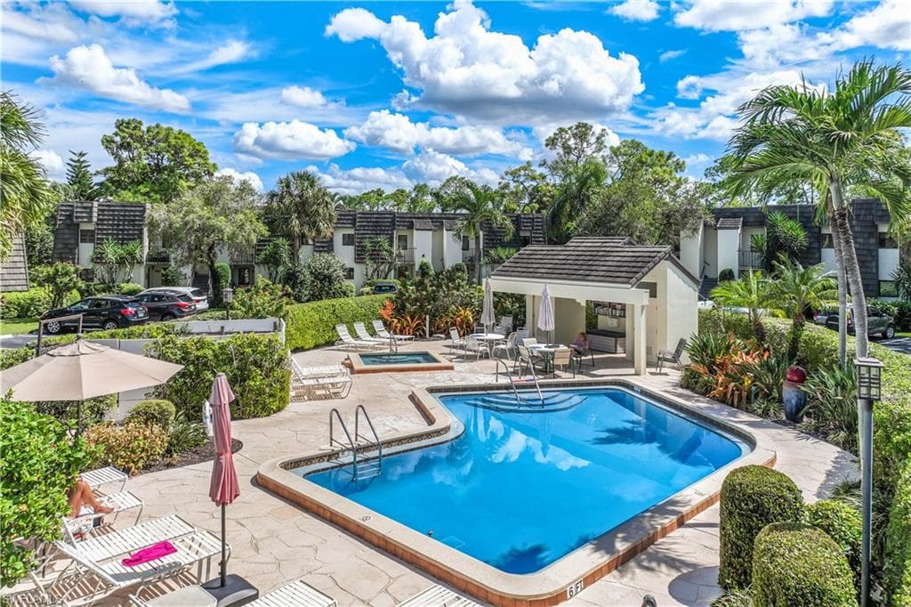 1661 Spoonbill Ln B, Naples, FL 34105-22