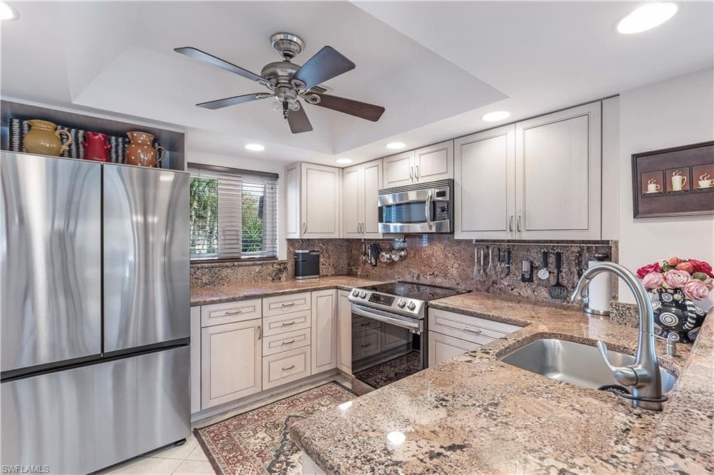 1661 Spoonbill Ln B, Naples, FL 34105-8