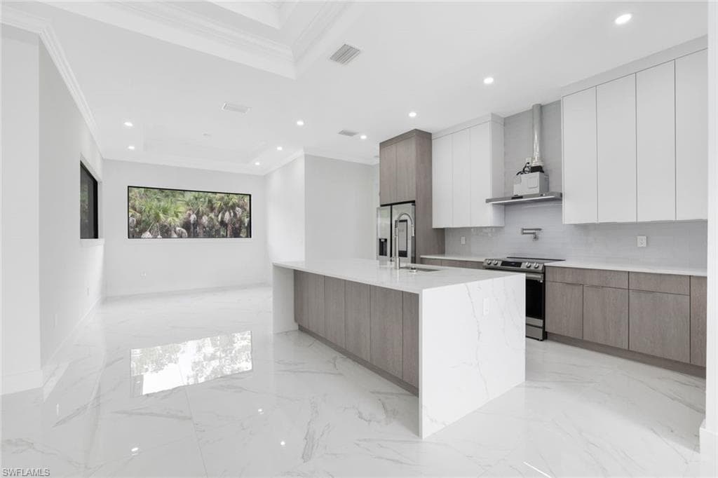 1068 16th St NE, Naples, FL 34120-9