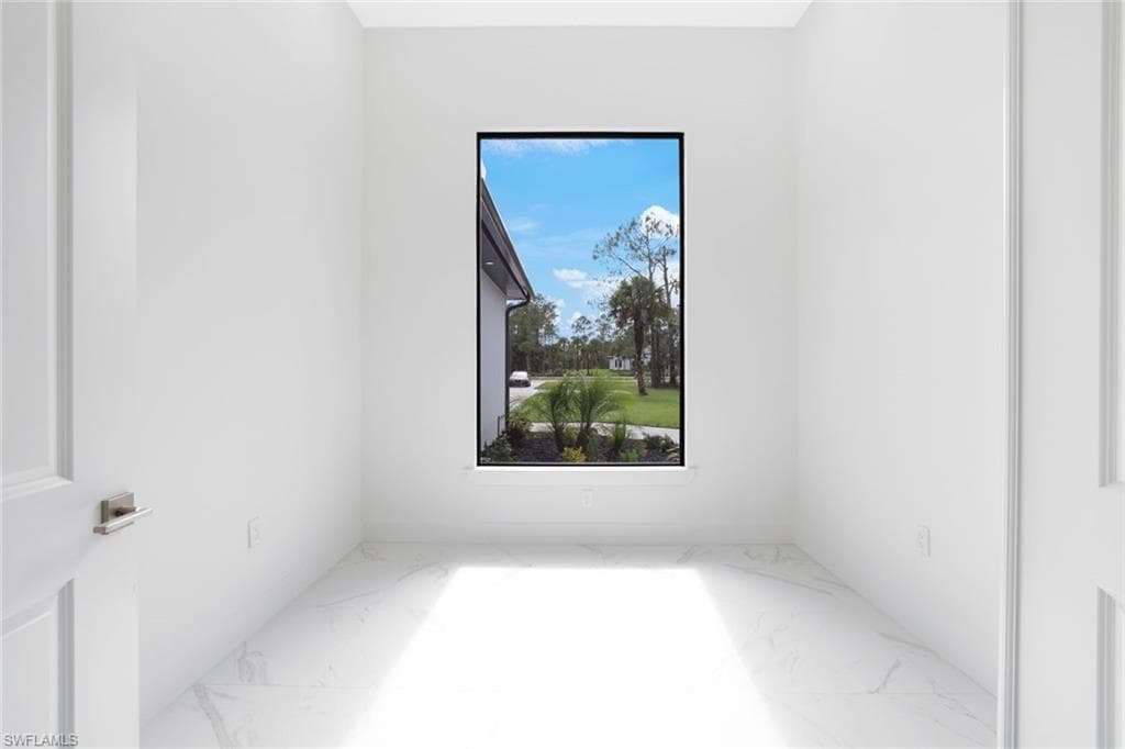 1068 16th St NE, Naples, FL 34120-25