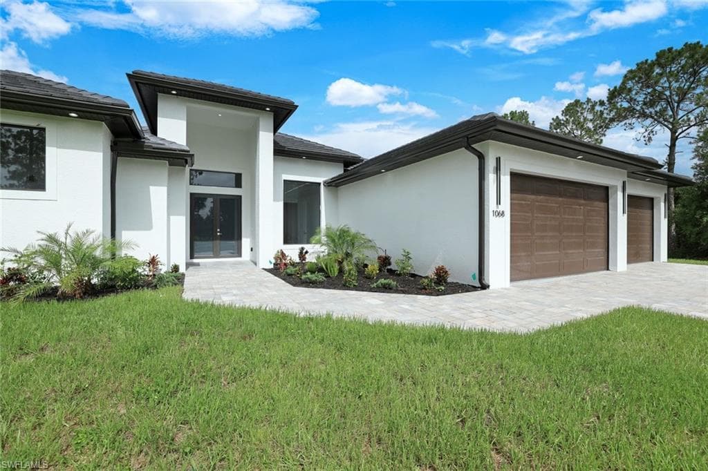 1068 16th St NE, Naples, FL 34120-1