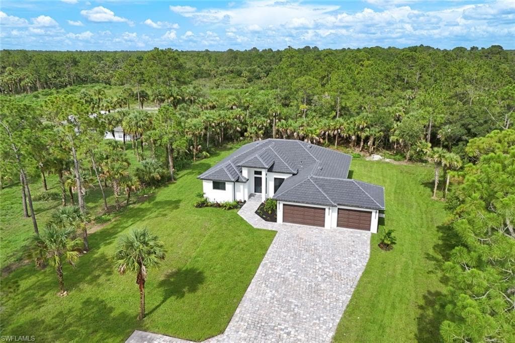 1068 16th St NE, Naples, FL 34120-3