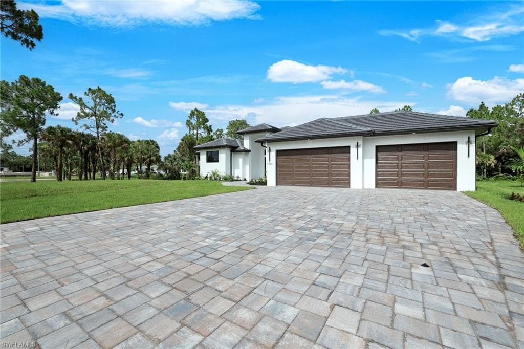1068 16th St NE, Naples, FL 34120-4