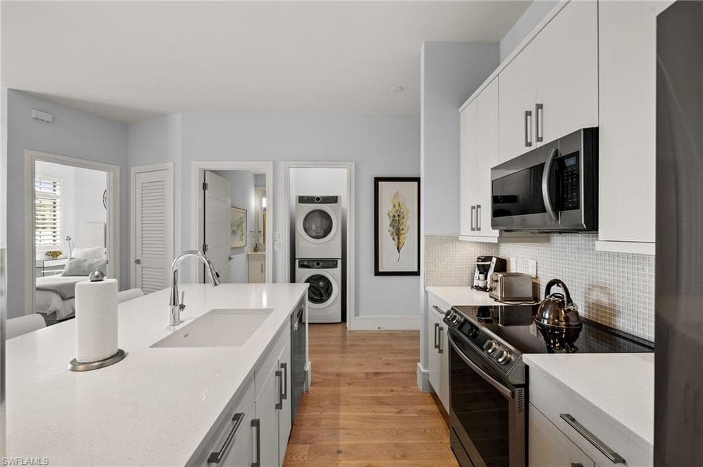 101 8th St S 206, Naples, FL 34102-13