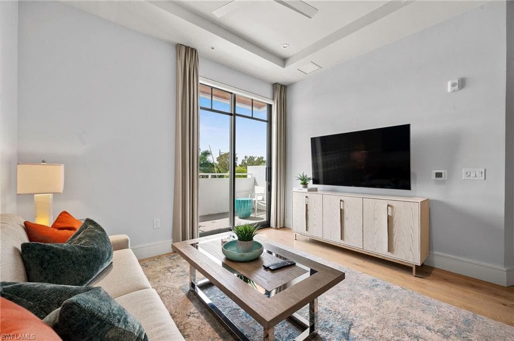 101 8th St S 206, Naples, FL 34102-16