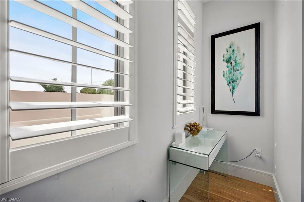101 8th St S 206, Naples, FL 34102-20