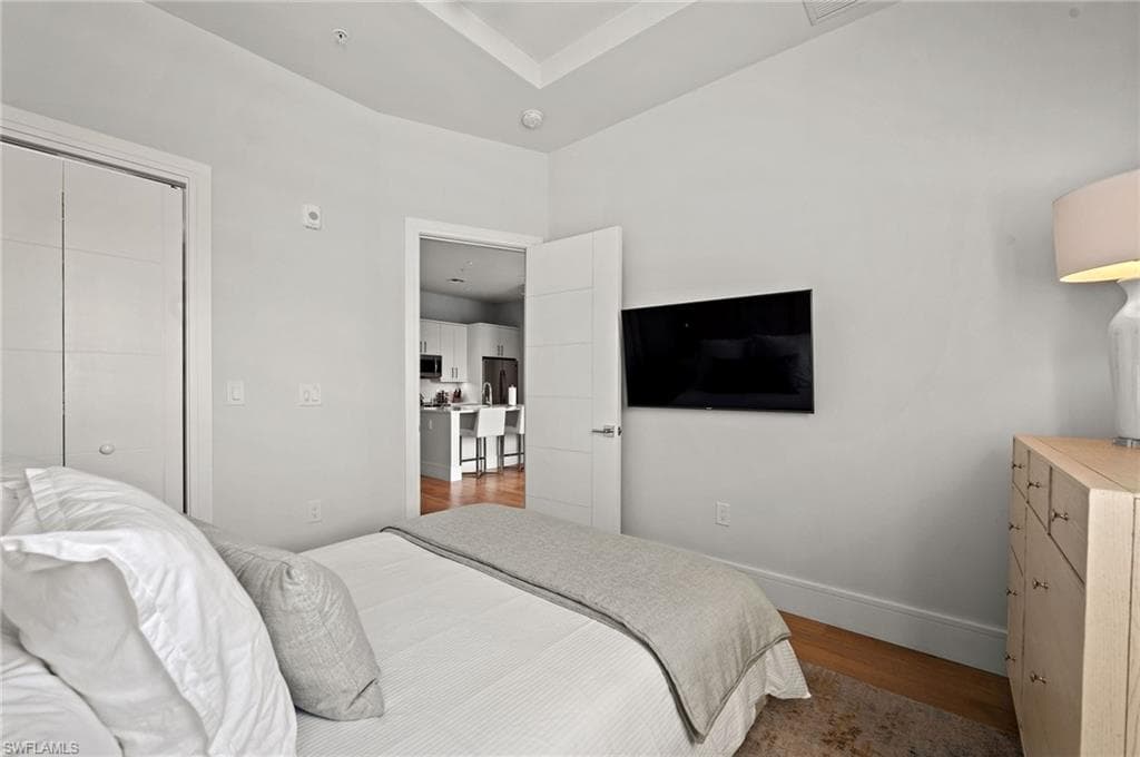 101 8th St S 206, Naples, FL 34102-21