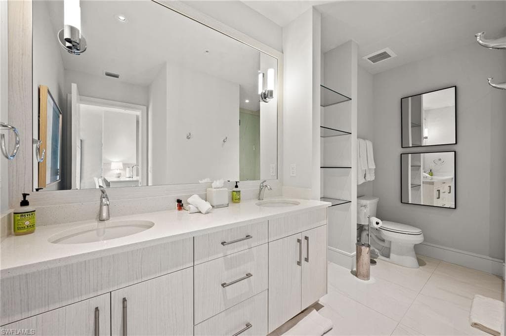 101 8th St S 206, Naples, FL 34102-24