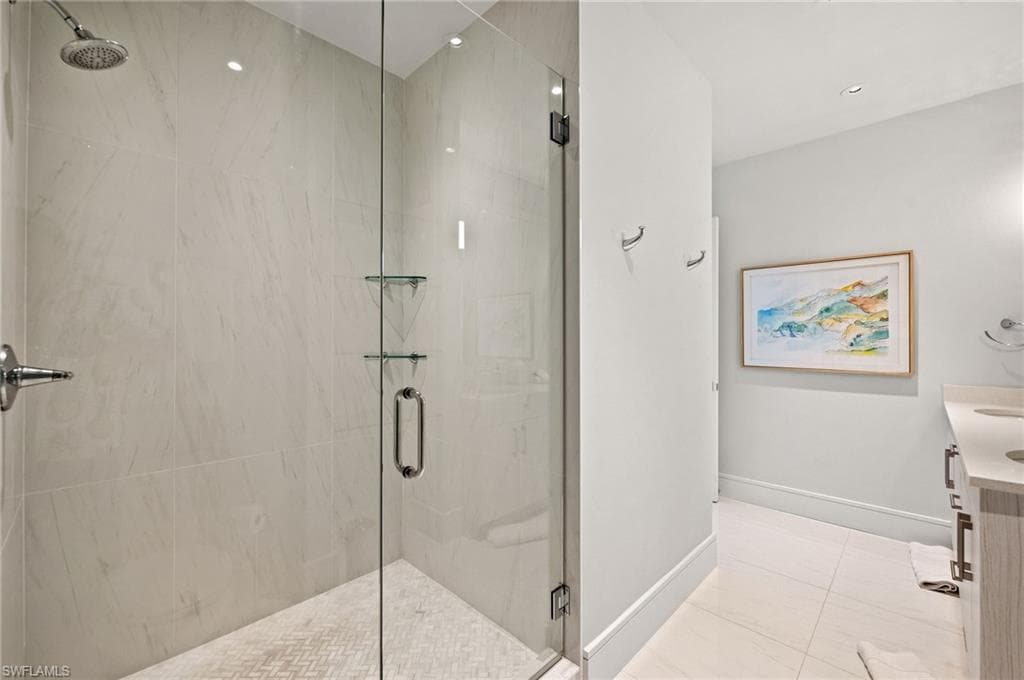 101 8th St S 206, Naples, FL 34102-25