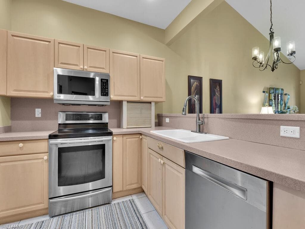 8325 Whisper Trace Way E203, Naples, FL 34114-9