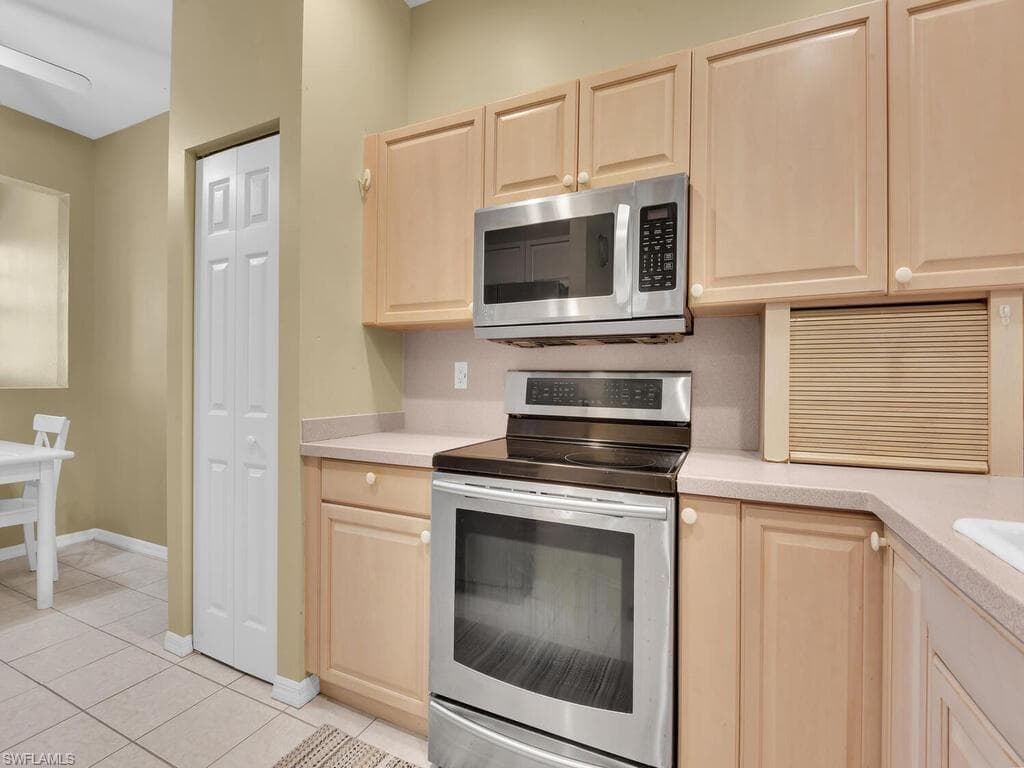8325 Whisper Trace Way E203, Naples, FL 34114-10