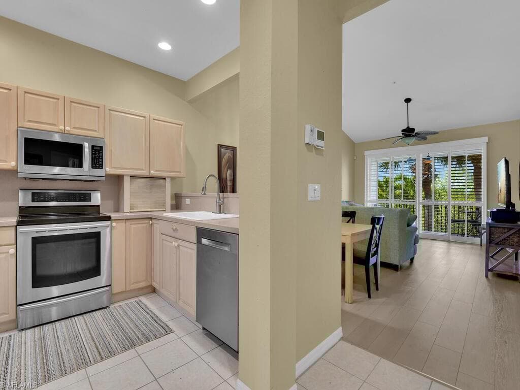 8325 Whisper Trace Way E203, Naples, FL 34114-7