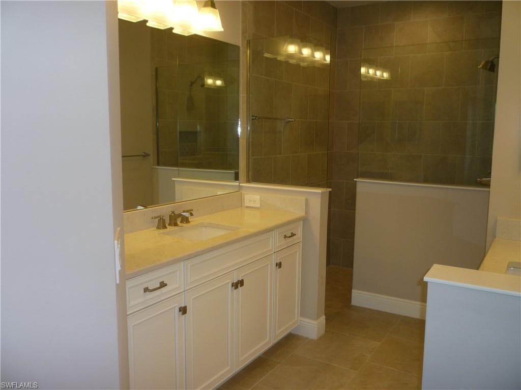 2118 Marquesa Cir, Naples, FL 34112-9