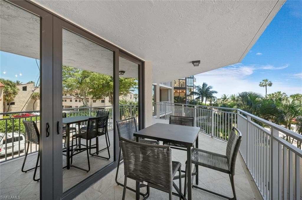 520 Collier Blvd 206, Marco Island, FL 34145-19