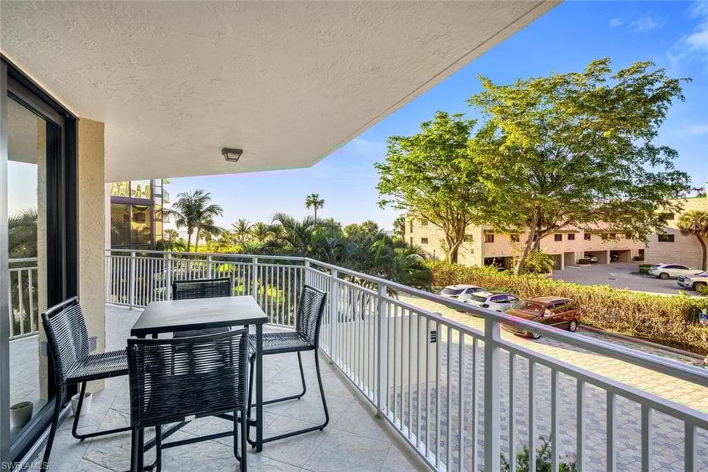 520 Collier Blvd 206, Marco Island, FL 34145-32