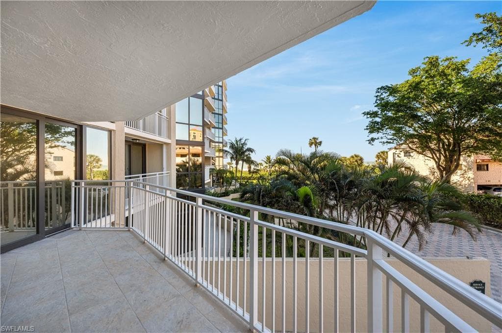 520 Collier Blvd 206, Marco Island, FL 34145-35