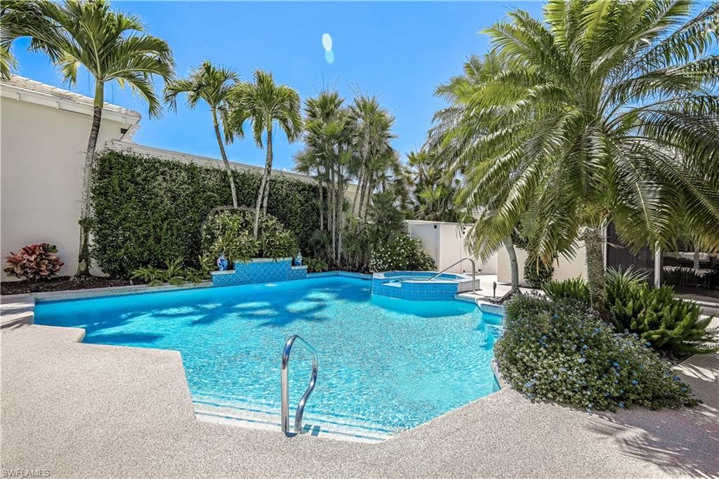 7968 Grand Bay Dr 7, Naples, FL 34108-2