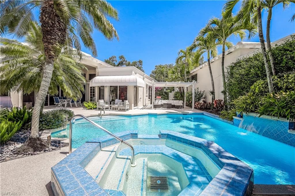 7968 Grand Bay Dr 7, Naples, FL 34108-37