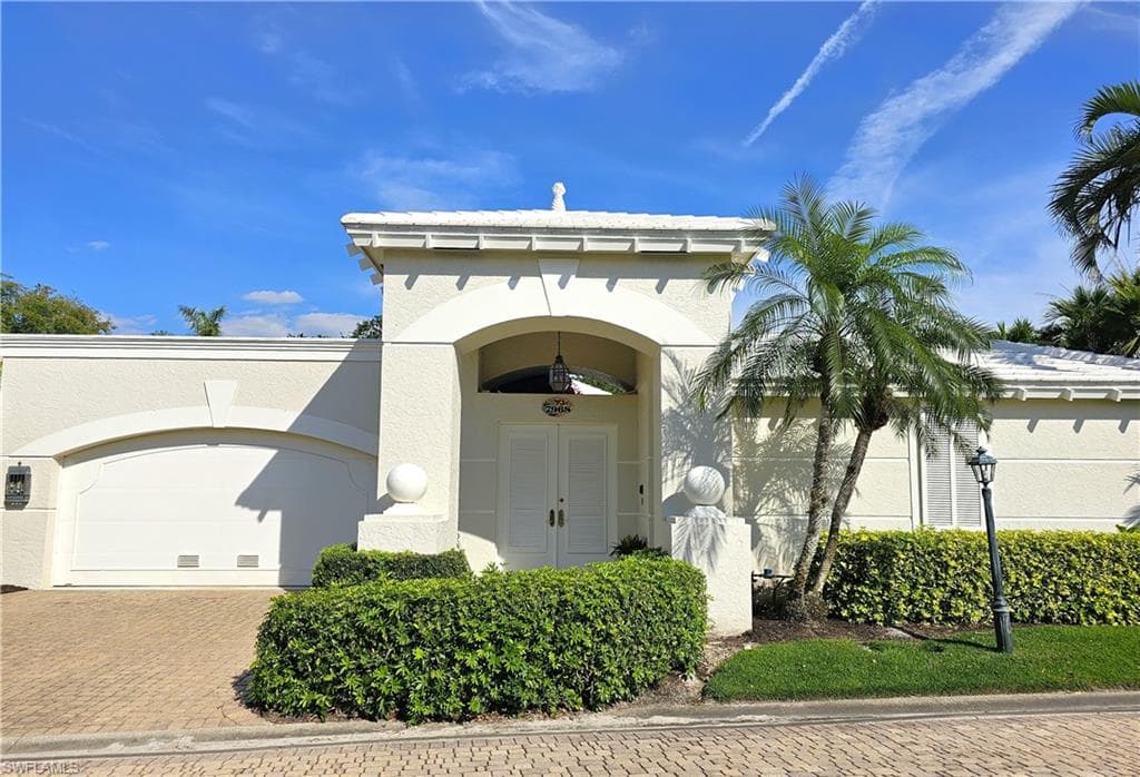 7968 Grand Bay Dr 7, Naples, FL 34108-3