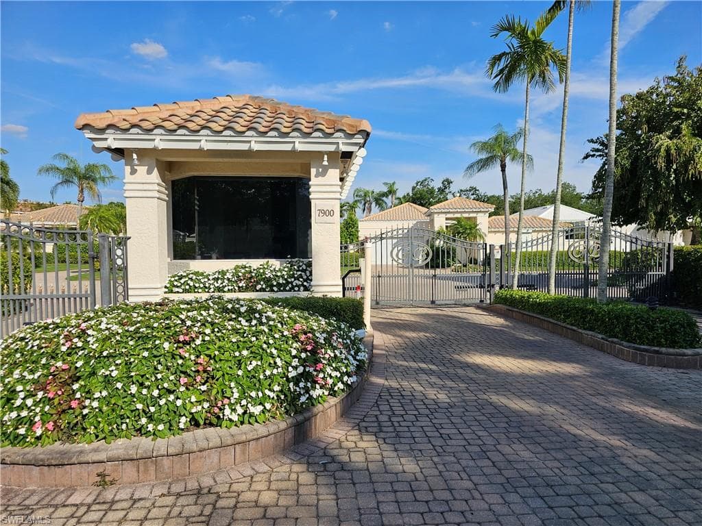 7968 Grand Bay Dr 7, Naples, FL 34108-51