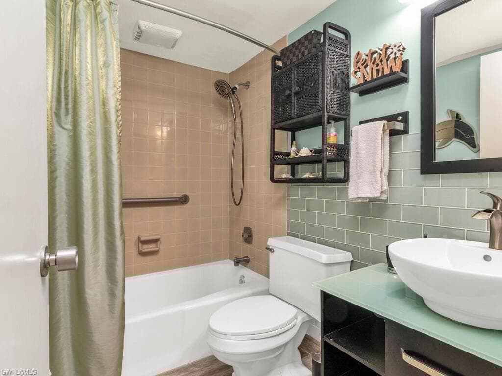 915 Panama Ct B4, Marco Island, FL 34145-18