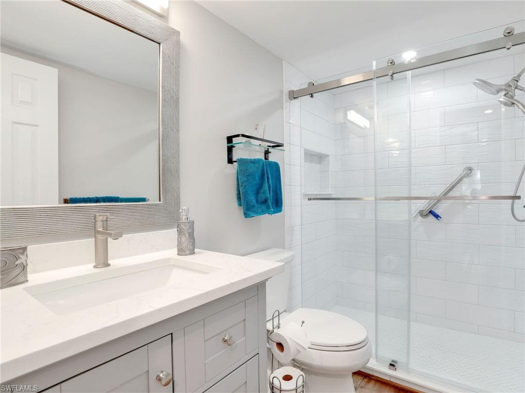 555 Park Shore Dr B-113, Naples, FL 34103-10