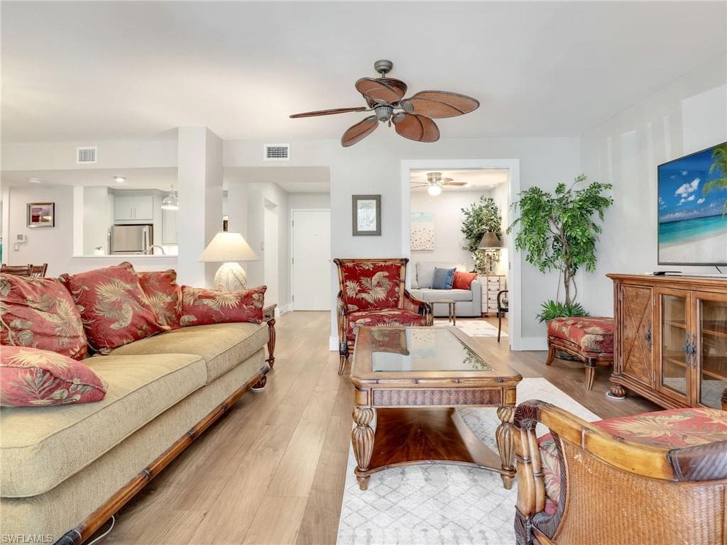 555 Park Shore Dr B-113, Naples, FL 34103-11