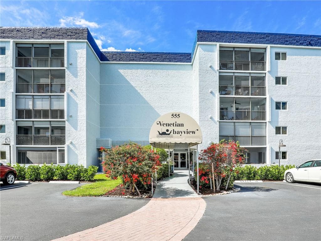 555 Park Shore Dr B-113, Naples, FL 34103-2