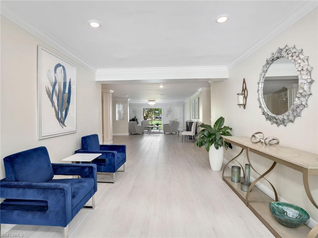 555 Park Shore Dr B-113, Naples, FL 34103-30