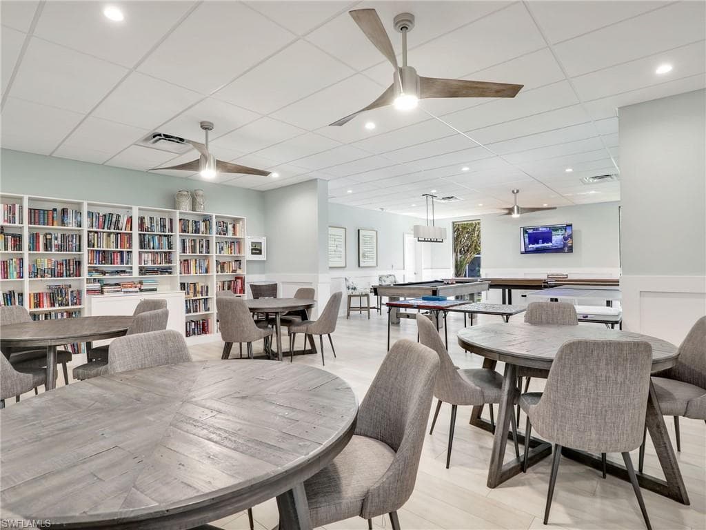 555 Park Shore Dr B-113, Naples, FL 34103-34