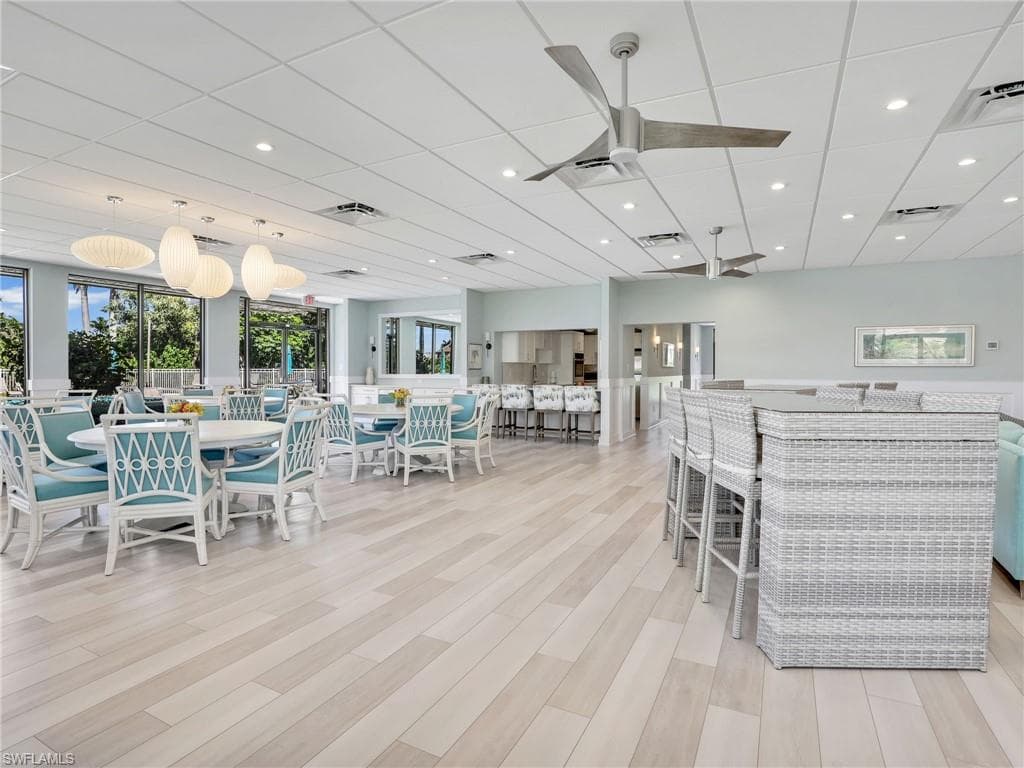 555 Park Shore Dr B-113, Naples, FL 34103-35