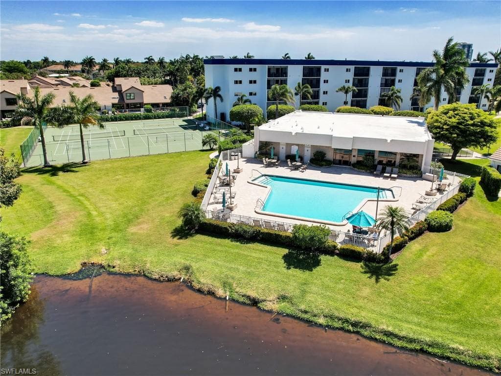 555 Park Shore Dr B-113, Naples, FL 34103-38