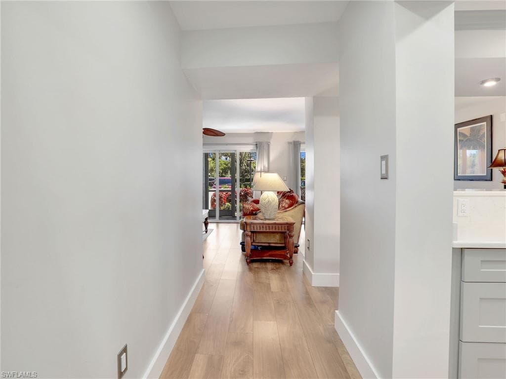 555 Park Shore Dr B-113, Naples, FL 34103-3
