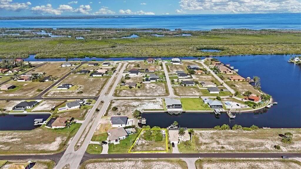 3208 45th Pl, Cape Coral, FL 33993-1