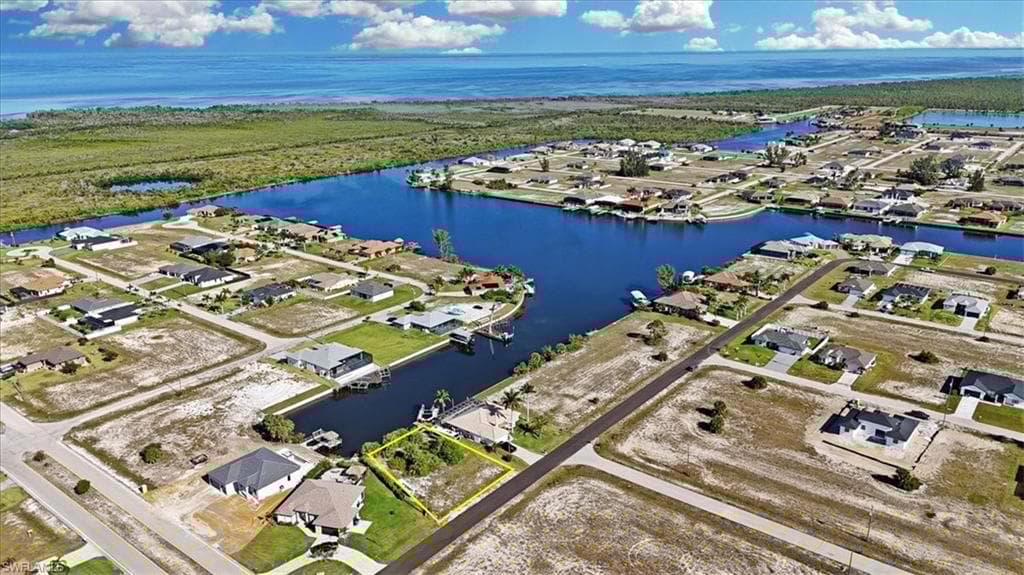 3208 45th Pl, Cape Coral, FL 33993-3