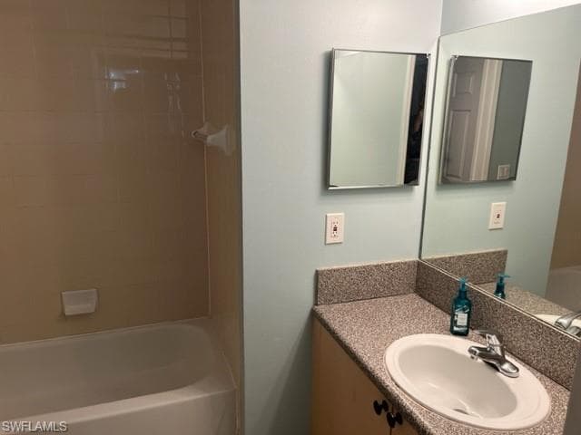 1115 Reserve Ct 2-102, Naples, FL 34105-11