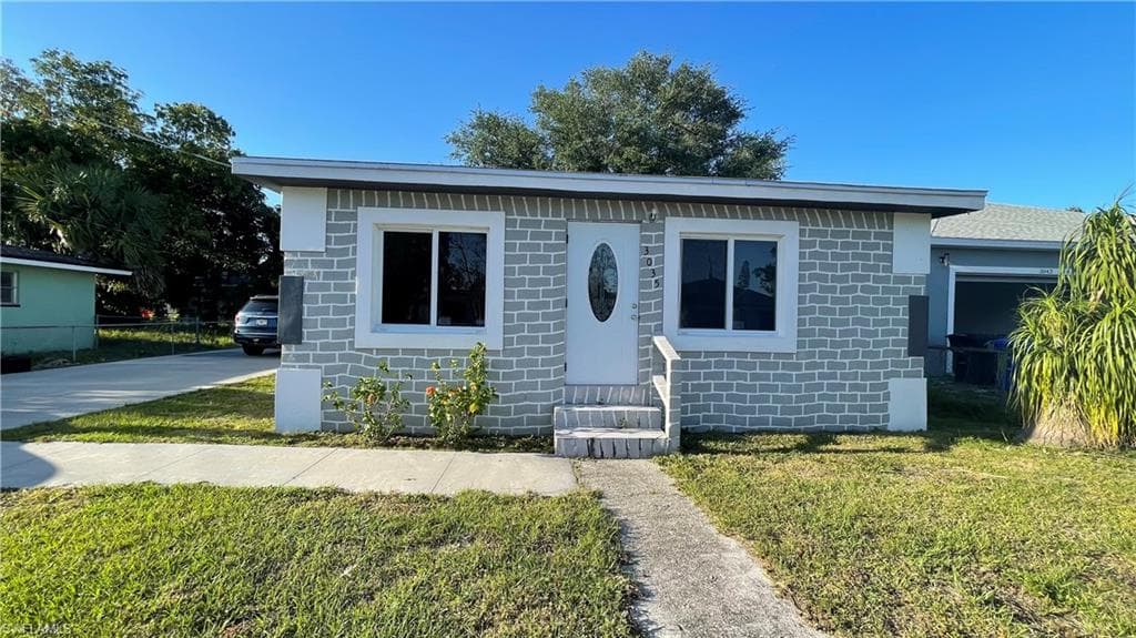 3035 Dunbar Ave, Fort Myers, FL 33916-1