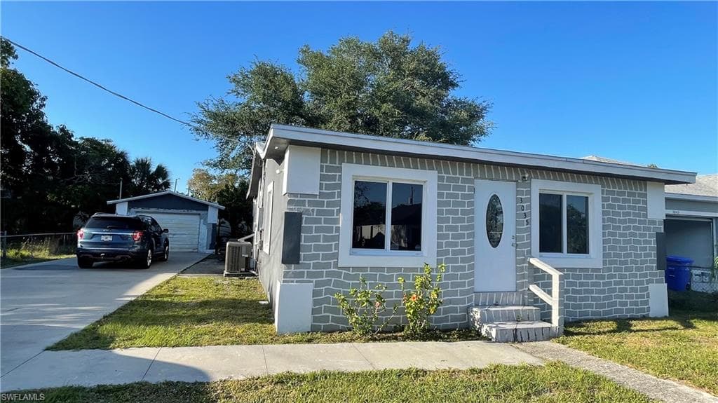 3035 Dunbar Ave, Fort Myers, FL 33916-2