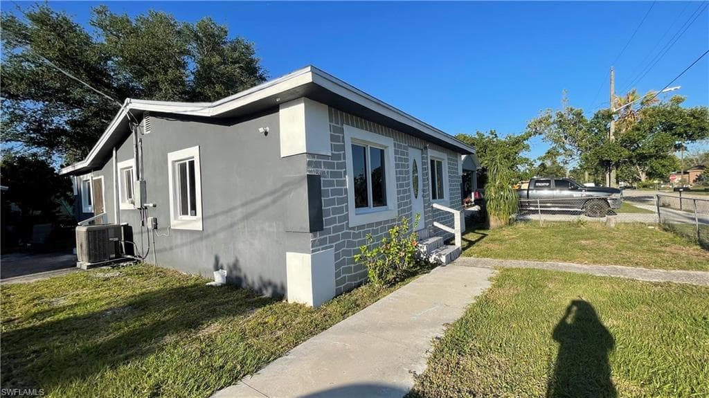 3035 Dunbar Ave, Fort Myers, FL 33916-4