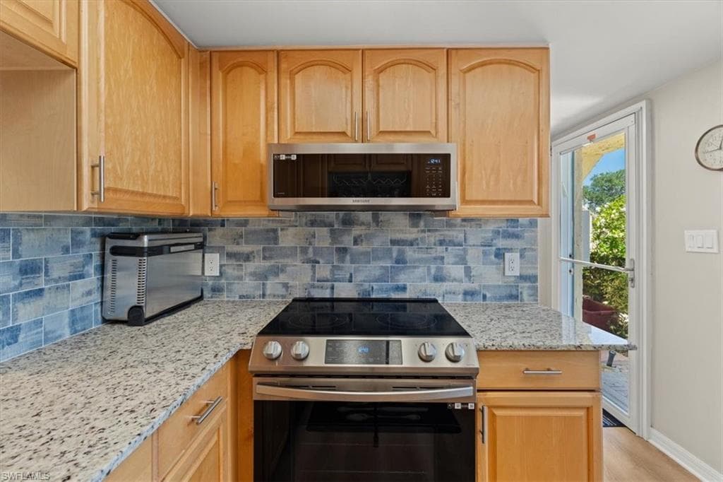378 Palm Dr 503, Naples, FL 34112-8