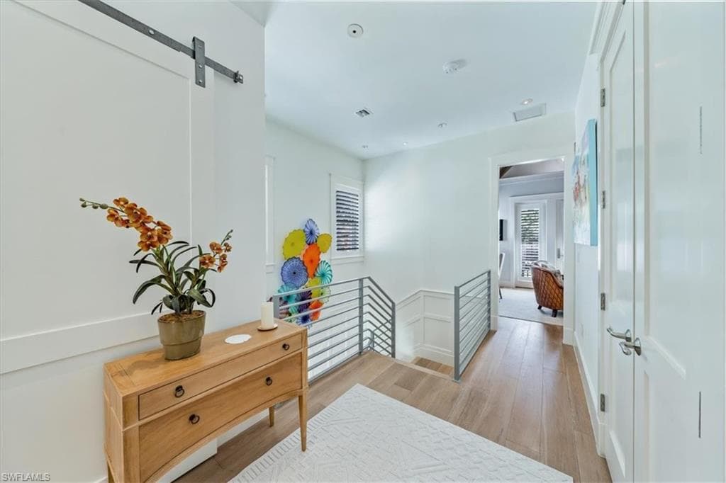 52 6th St S, Naples, FL 34102-9